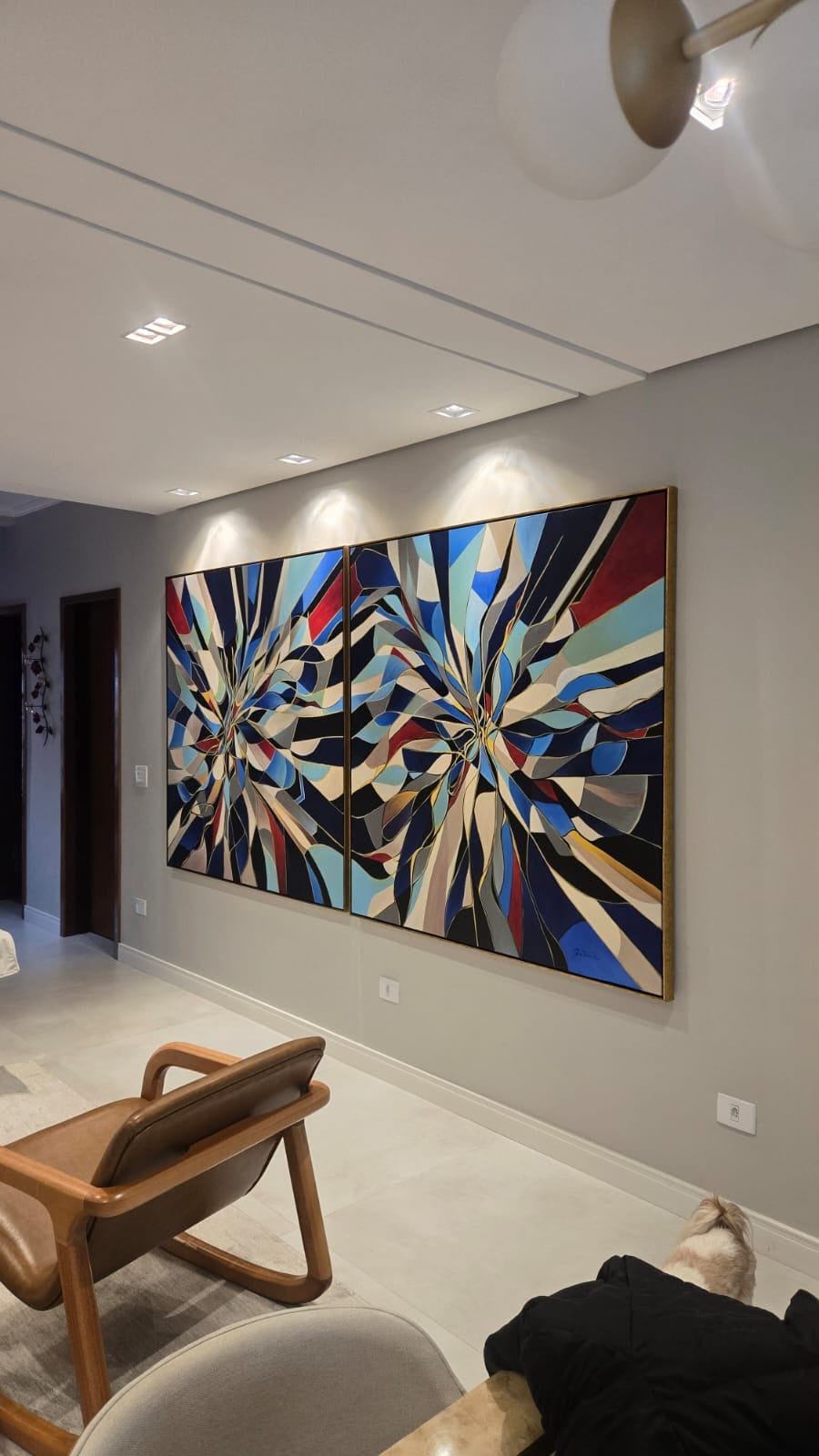 Díptico Colors Geometria instalado no hall de uma residência